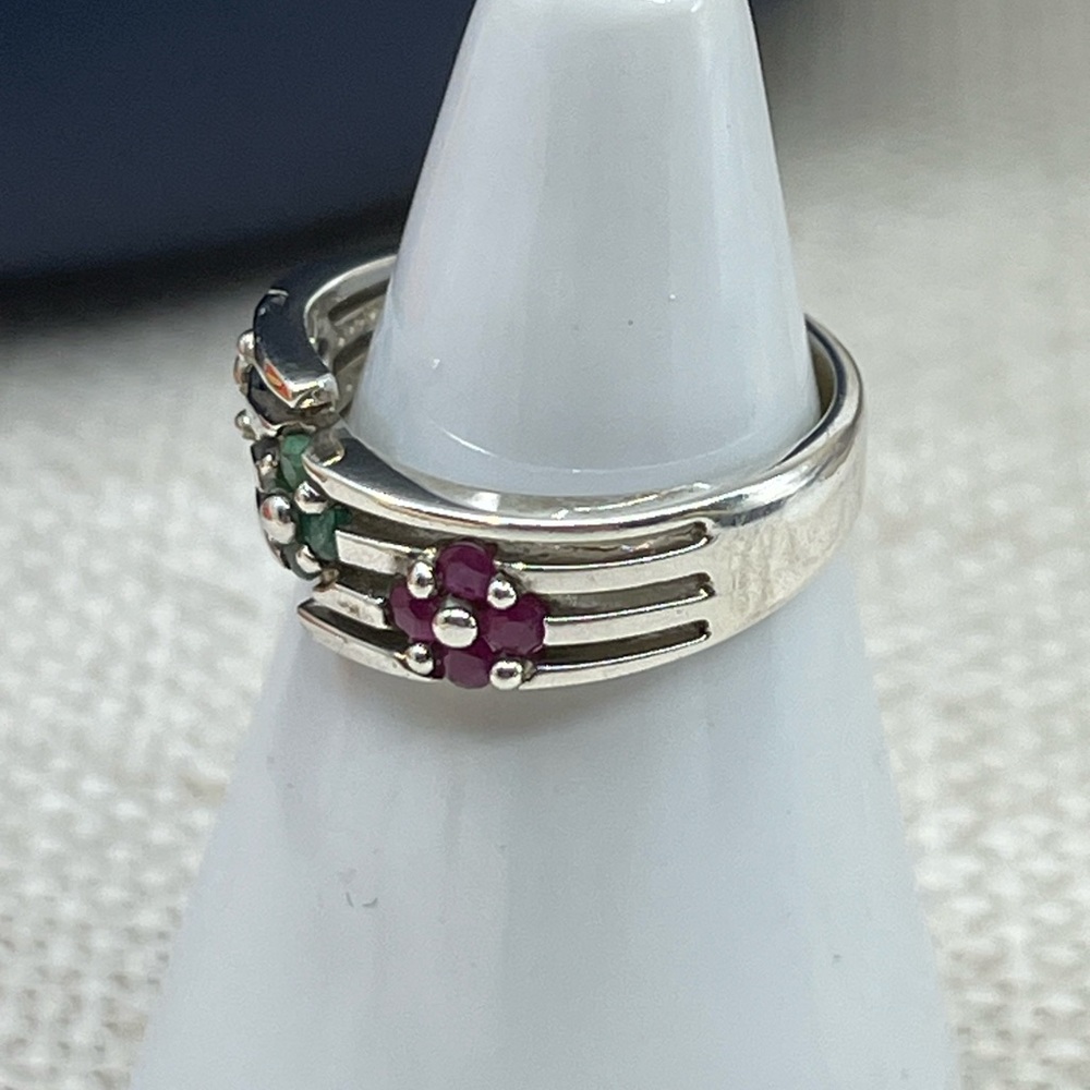 Vintage Sterling Silver Flower Cluster Ring – Ruby, Emerald, Sapphire - Picture 15 of 16